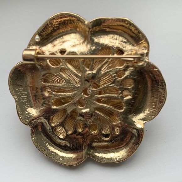 Black Camellia Flower Brooch with Faux Pearls & Gold Tone Trim - Lapel Pin - Picture 8 of 12